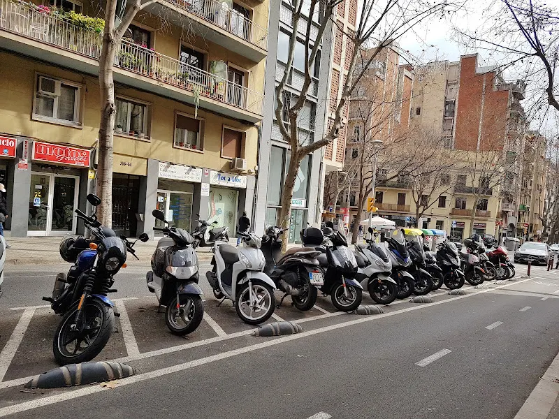[P] Zona de aparcamiento reservada para motos
