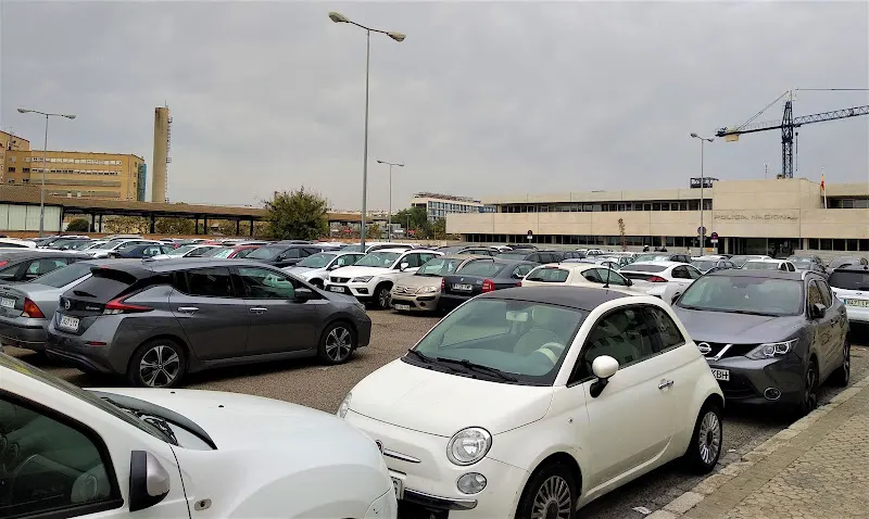 Calle Torcuato Luca De Tena Parking - Sevilla
