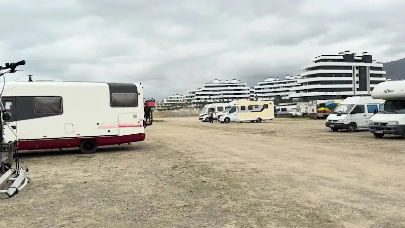 Aparcamiento público 2euros al día - Aparcamiento público en Torremolinos - foto 2