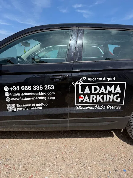 La Dama - Parking Aeropuerto Alicante