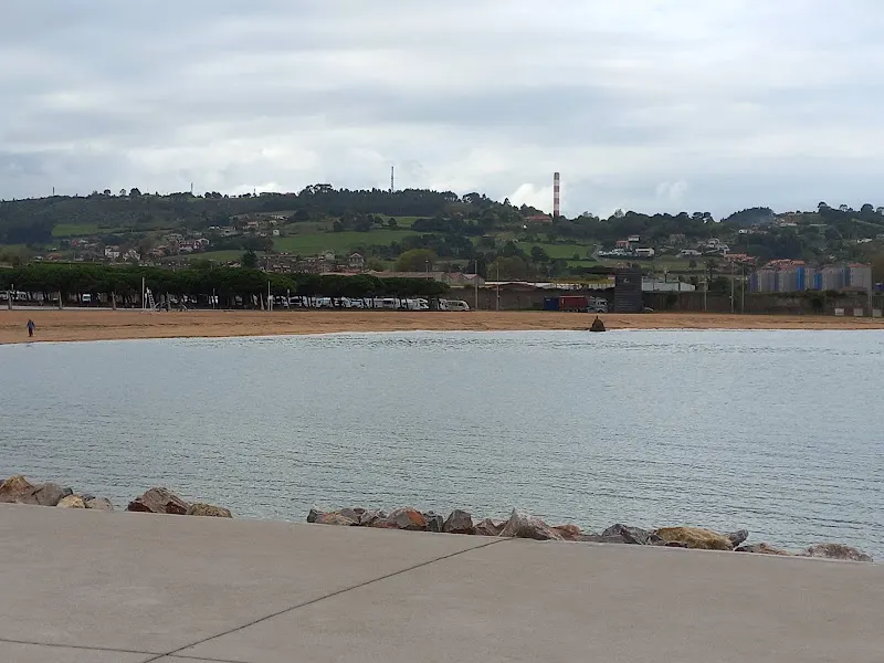 Área de Autocaravanas Playa de L'Arbeyal - Gijón