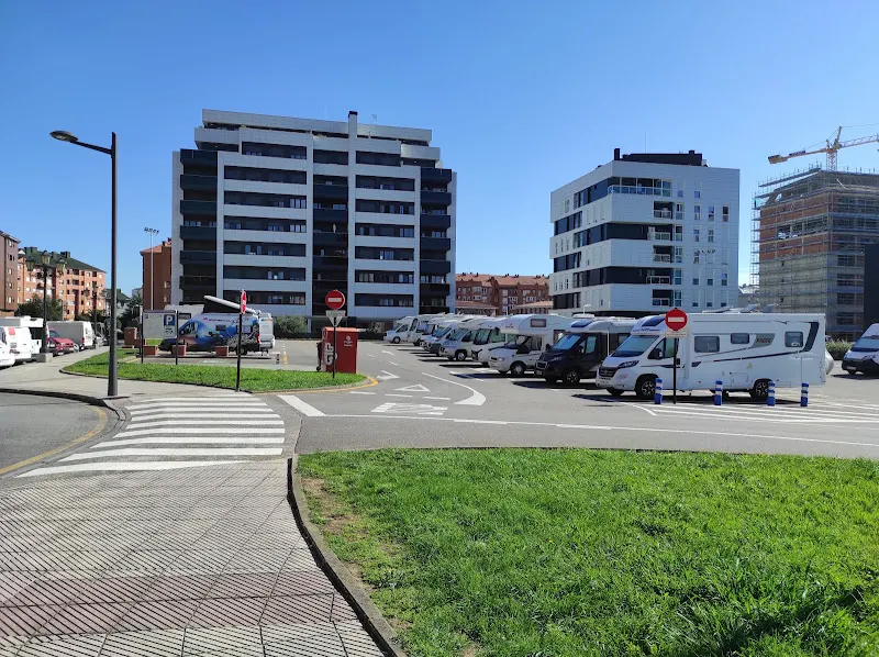 Área de Servicios y Pernocta de Autocaravanas - Camping para caravanas en Oviedo - foto 3