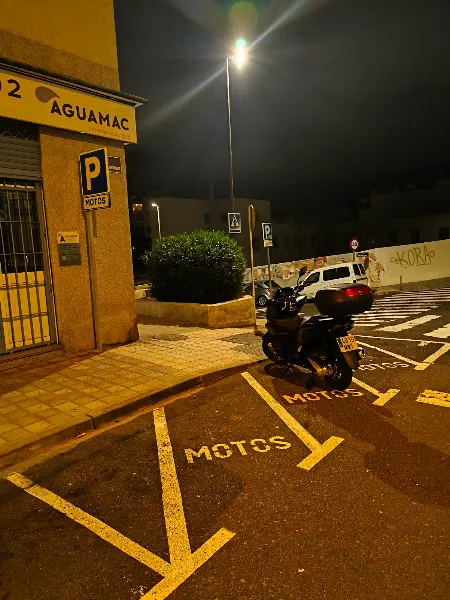 Aparcamiento para motos - Aparcamiento para motos en Santa Cruz de Tenerife - foto 2