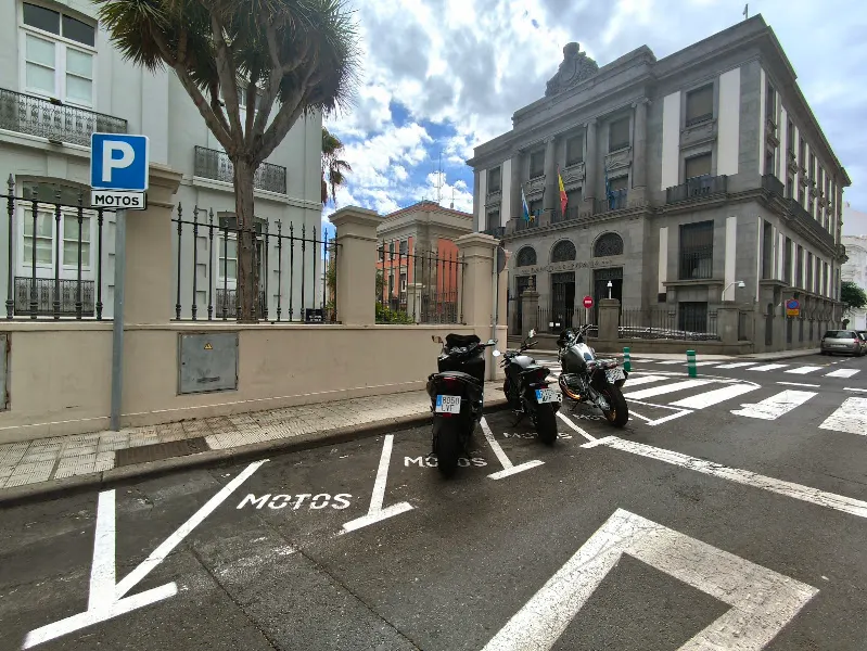 Aparcamiento para motos - Aparcamiento para motos en Santa Cruz de Tenerife - foto 2