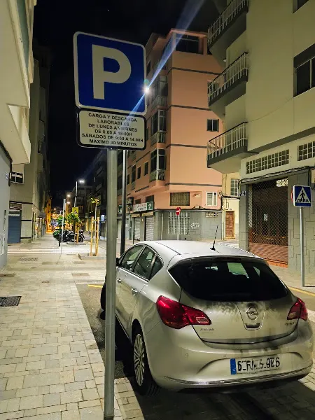 Aparcamiento para carga y descarga máximo 30 minutos - Aparcamiento en Santa Cruz de Tenerife - foto 2