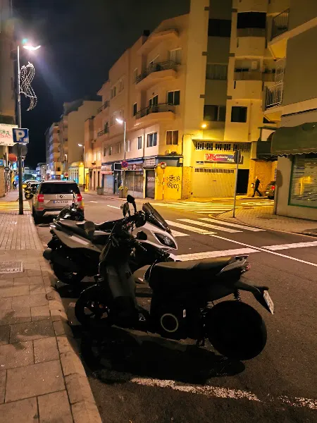 Aparcamiento para motos - Aparcamiento para motos en Santa Cruz de Tenerife - foto 2