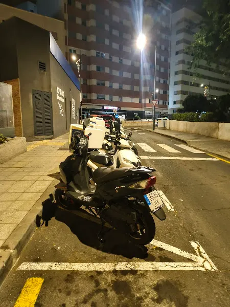 Aparcamiento para motos - Aparcamiento para motos en Santa Cruz de Tenerife - foto 2