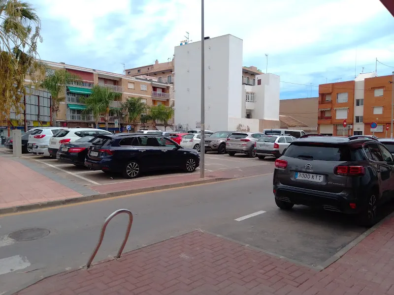 Aparcamiento Público - Aparcamiento gratuito en Alcazares (Los) - foto 2