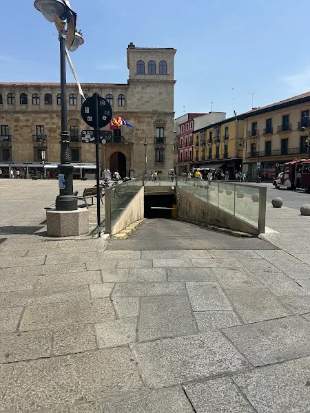 APARCAMIENTO - Aparcamiento en León - foto 2