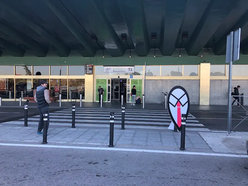 3Bs Servicio de Aparcamiento Aeropuerto T1 - Servicio de estacionamiento valet en Madrid - foto 2