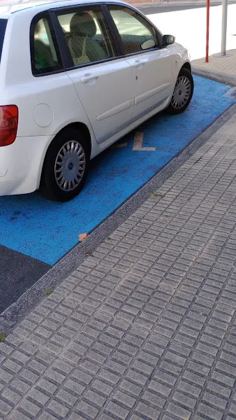 Aparcamiento movilidad reducida