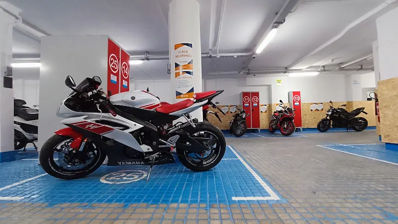 Zona de aparcamiento reservada para motos - Aparcamiento para motos en Madrid - foto 2