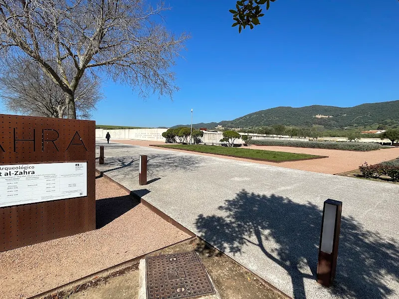 Aparcamiento Complejo Medina Azahara