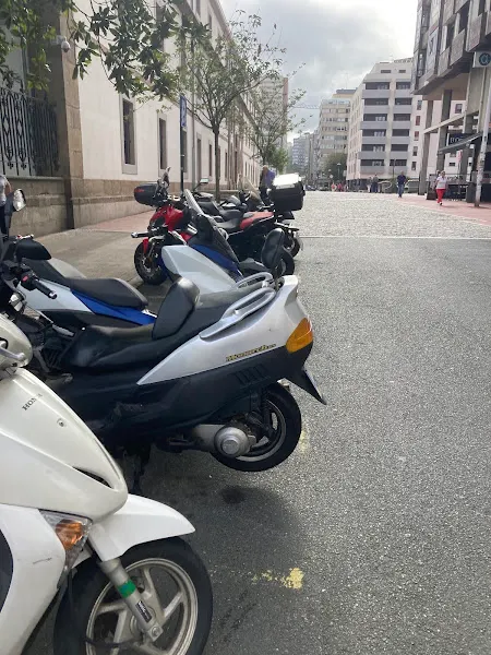 Zona de aparcamiento reservada para motos - Aparcamiento para motos en Coruna (A) - foto 2