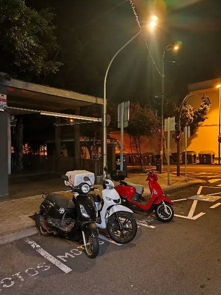 Aparcamiento para motos - Aparcamiento para motos en Santa Cruz de Tenerife - foto 2