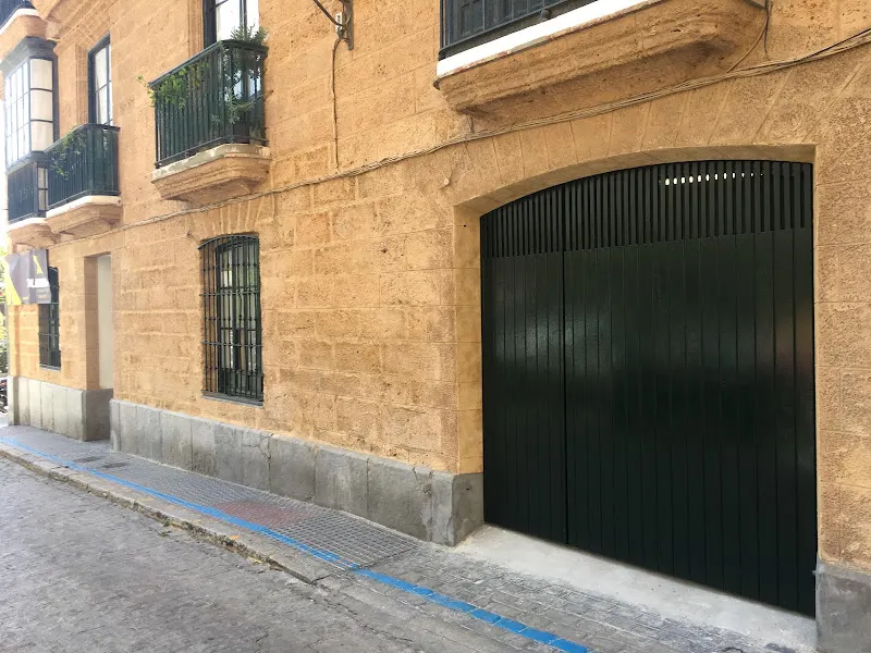 Aparcamiento de motos - Aparcamiento para motos en Cádiz - foto 2
