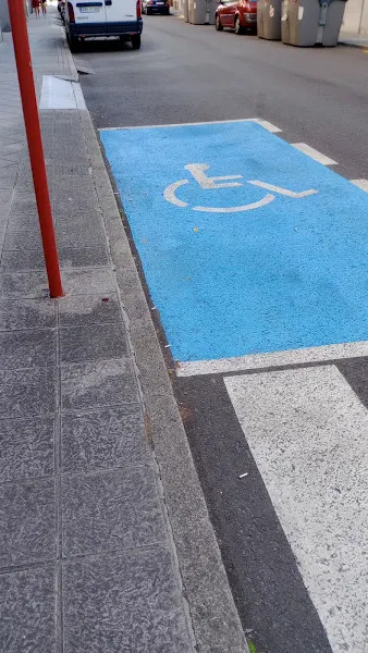Estacionamiento con movilidad reducido