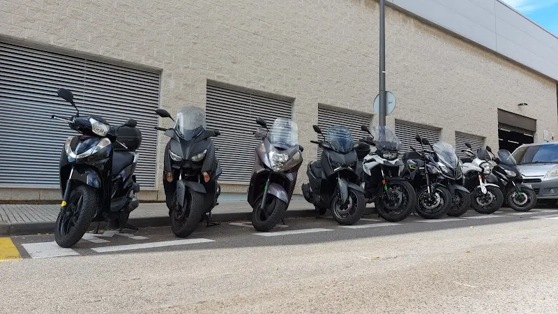 [P] Zona d'aparcament reservada per a motos